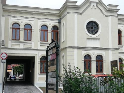 Kincsem Apartman إغير المظهر الخارجي الصورة